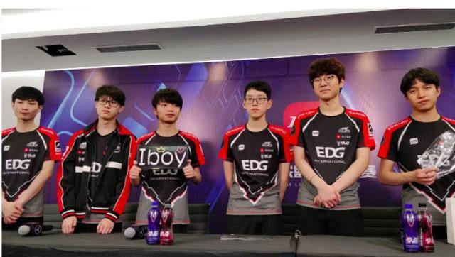 爬升至榜首 爬升至榜首