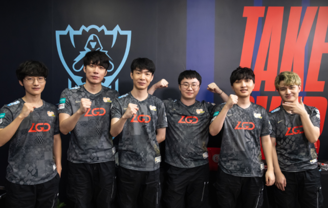 围和对球队 围和对球队