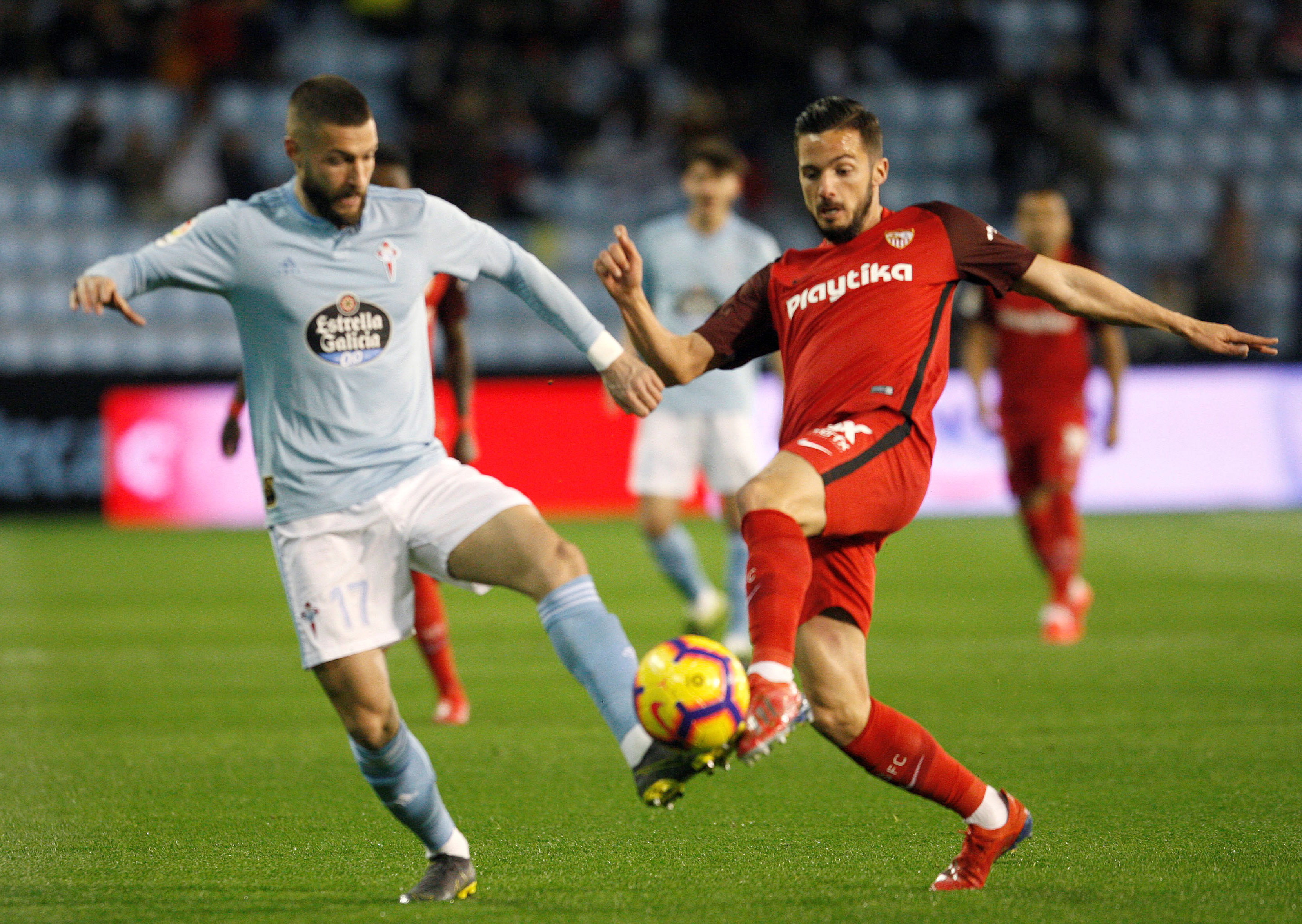 手队在不利 手队在不利